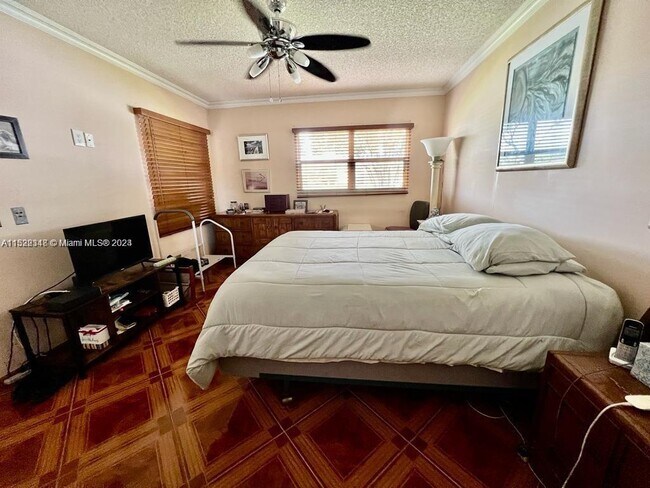 Building Photo - 701 SW 141st Ave