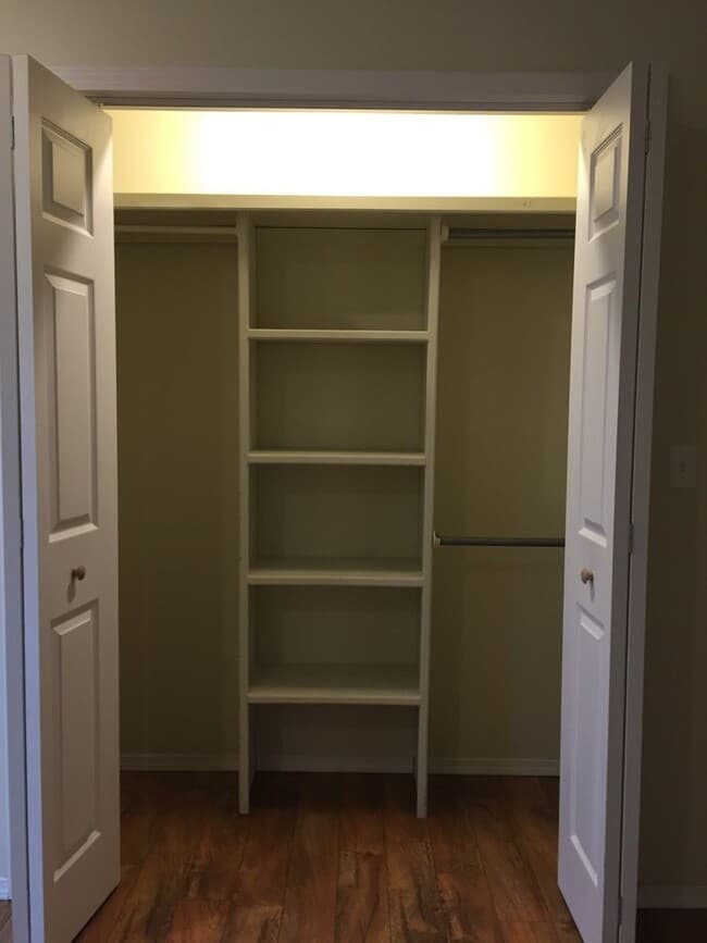 Building Photo - Executive Rental Nestled in Hickory Ridge ...