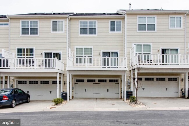 Building Photo - 7926 Silver Oak Rd