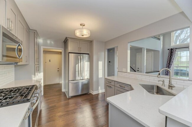 Building Photo - 2222 Seaver Ln