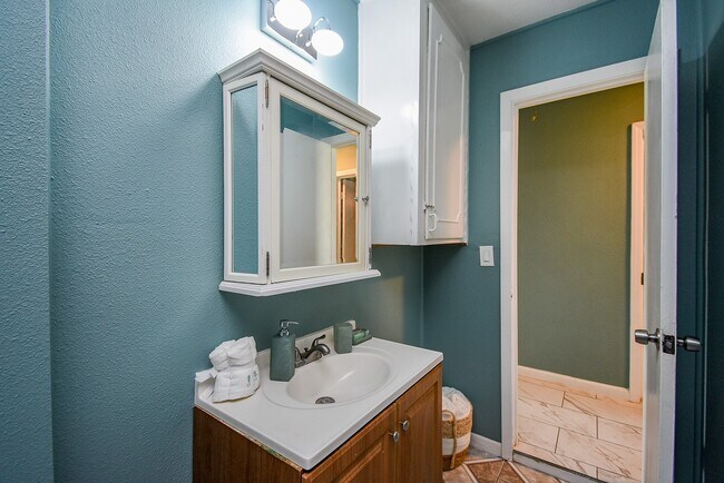 Building Photo - 2708 Morningside Ln