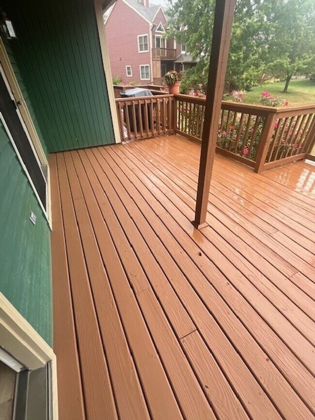 Building Photo - Gorgeous home with boat slip and water views