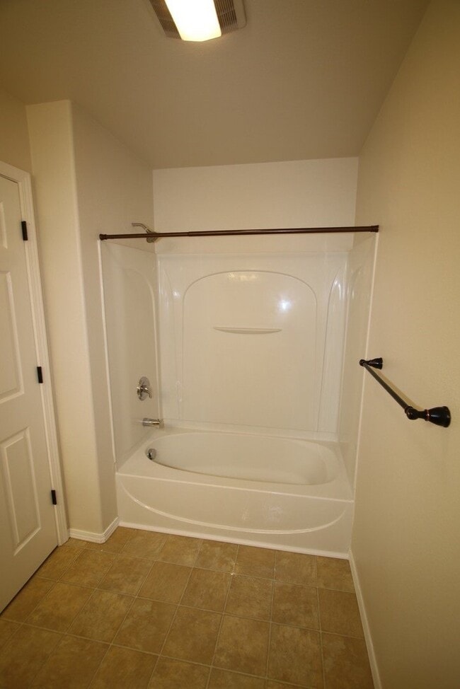 Building Photo - 3 Bedroom Condo in South Anchorage!