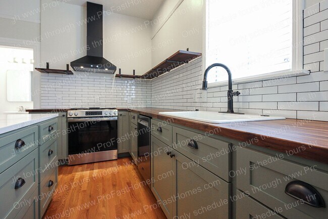 Building Photo - 2380 NW Northrup St