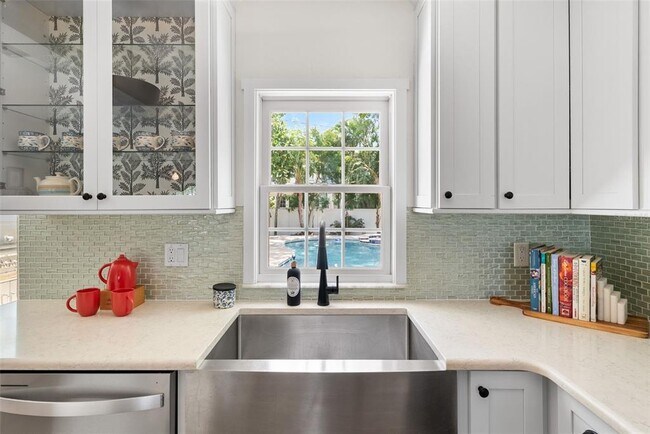 Building Photo - 759 Lantana Ave