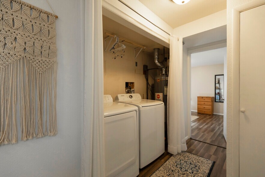 Building Photo - 1847 W Sussex Ave