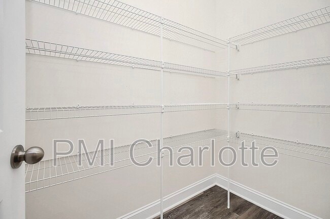 Building Photo - 10436 Glenmere Crk Cir