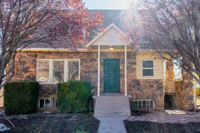 Building Photo - 170 E 100 N