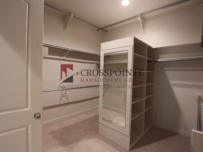 Building Photo - Gorgeous 3 bed 2 bath home in Hadley Court!