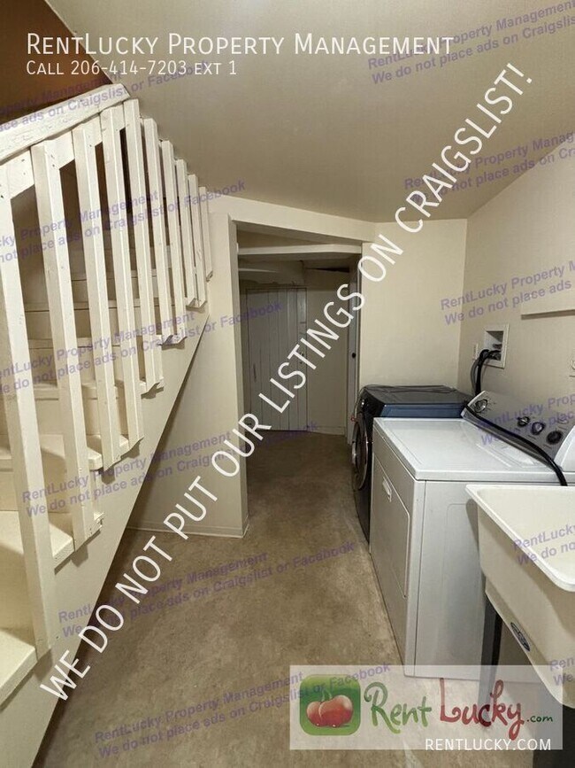 Building Photo - 4729 S Findlay St