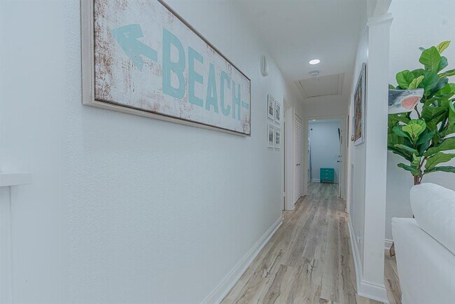 Building Photo - 13826 Pirates Beach Blvd