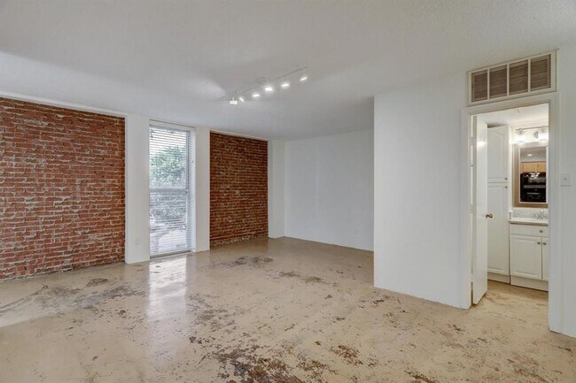 Building Photo - 1112 Lawrence St