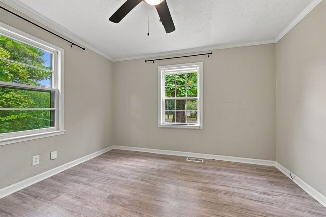 Building Photo - 1202B Cline Ave