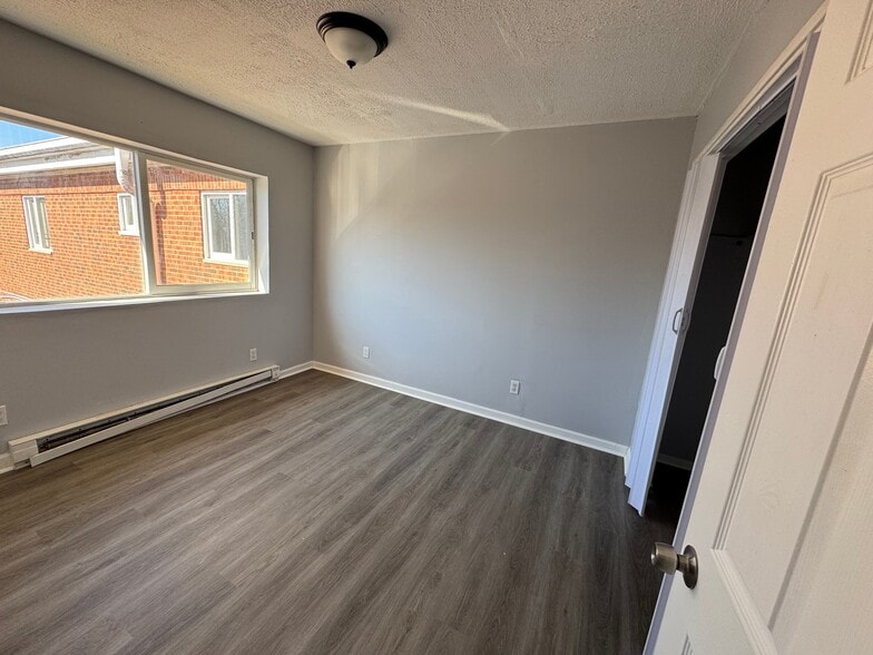 Building Photo - 14520 Milverton Rd