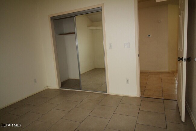 Building Photo - 456 Passmore Rd