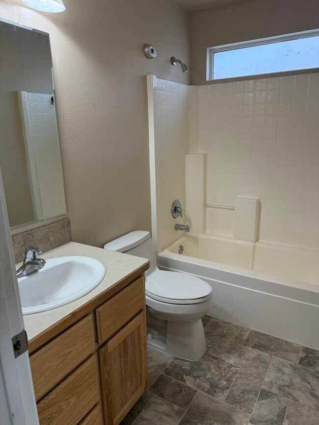 Building Photo - 5844 S Staaten Ave