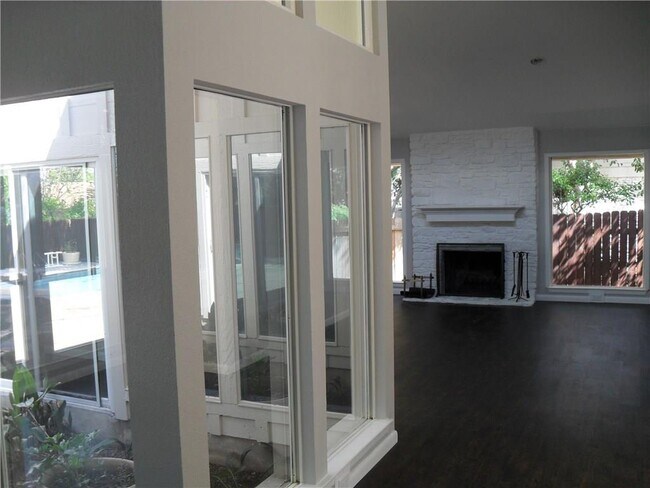 Building Photo - 4804 Greystone Dr