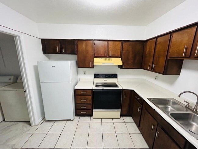 Building Photo - 3912 Crayrich Cir