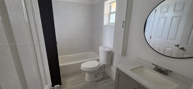 Building Photo - 20201 NE 29th Ct