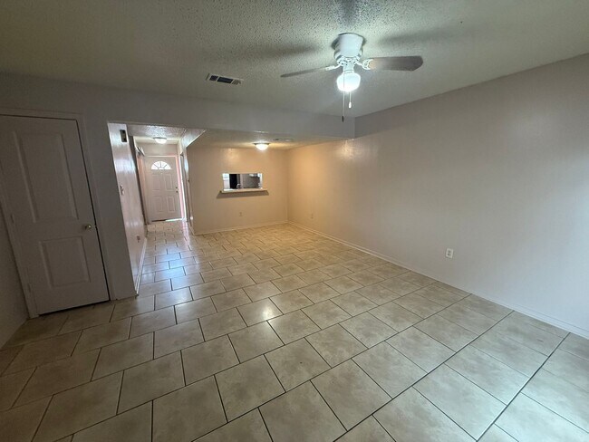 Building Photo - 8911-8921 GSRI Ave