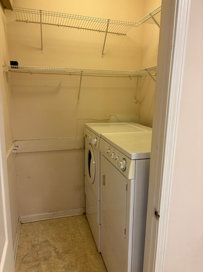 Building Photo - 1086 Cornell Pl