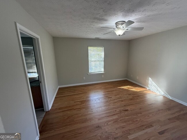 Building Photo - 27 Montgomery St NE