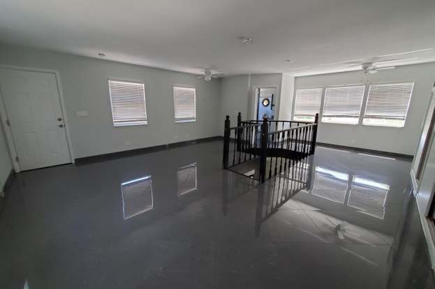 Building Photo - 301 Central Dr