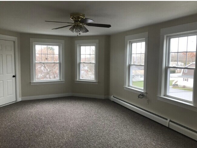 Building Photo - 5 Greystone Ave