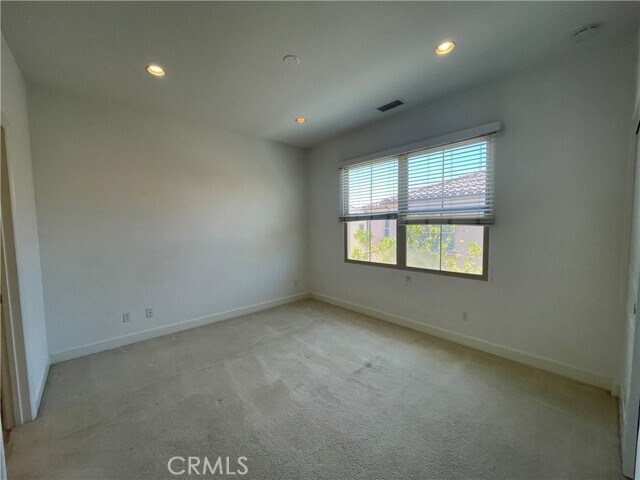 Building Photo - 65 Berkshire Wood