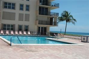 Building Photo - 1147 Hillsboro Mile