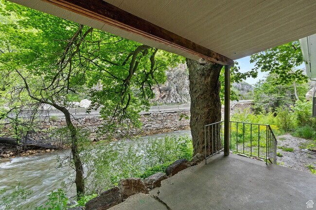 Building Photo - 208 Ogden Canyon Rd