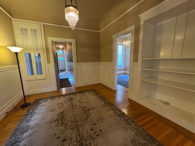 Building Photo - Elegant and Remodeled 3BR Victorian Flat n...