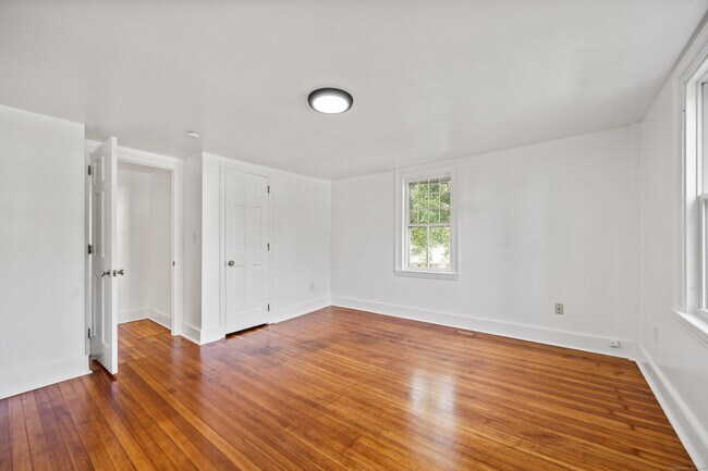 Building Photo - 2921 Nichols Ave