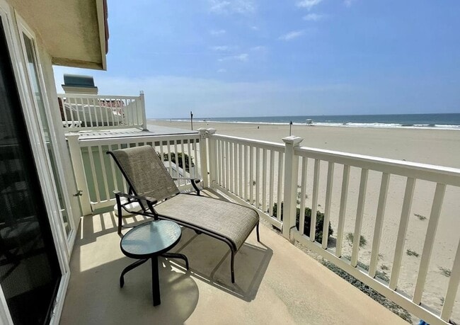 Building Photo - 4025 Ocean Dr