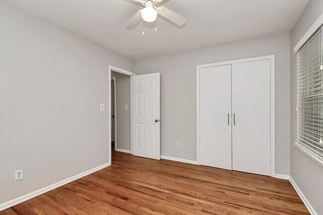 Building Photo - 3BD/1BA All Brick Ranch on One Acre!