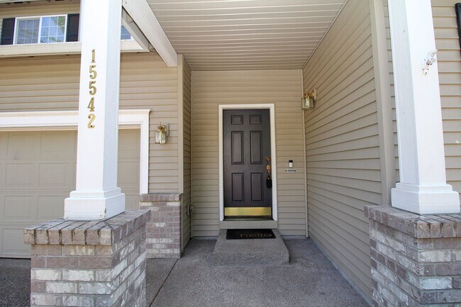 Building Photo - Custom-Built 5 Bedroom/3 Bath Home In A Great Sunnyside Neighborhood