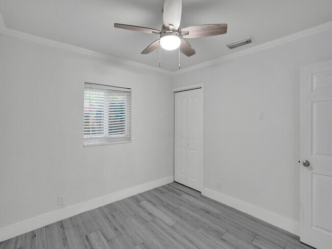 Building Photo - 601 NE 59th Ct