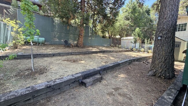 Building Photo - 53685 Country Club Dr