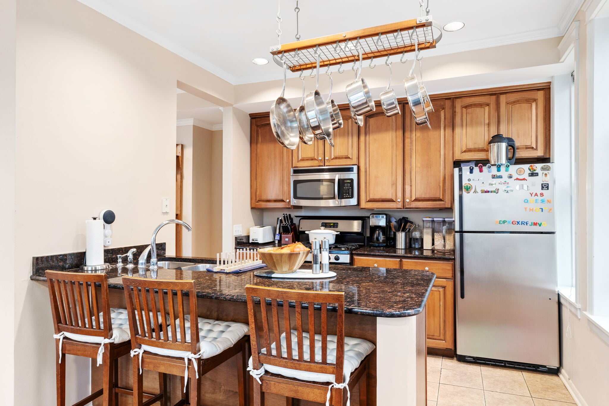 Building Photo - 104 W Oak St