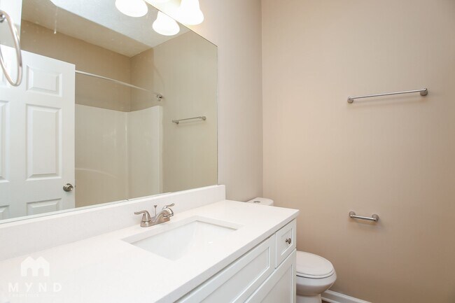 Building Photo - 8315 Somerset Way