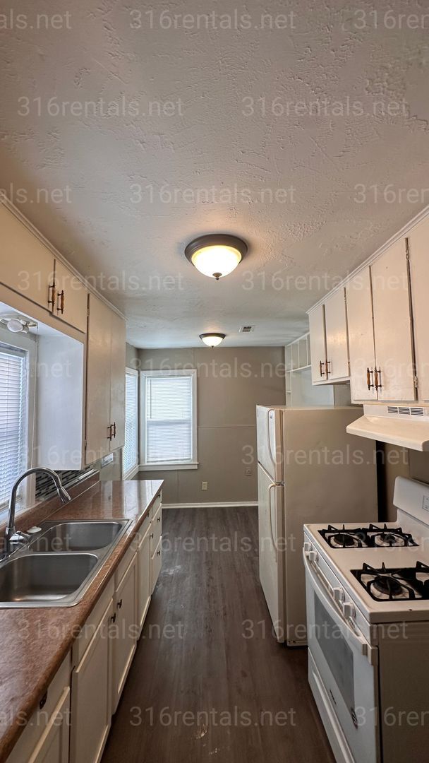 Building Photo - $795- 2 bed 1 bath - Single Family Home