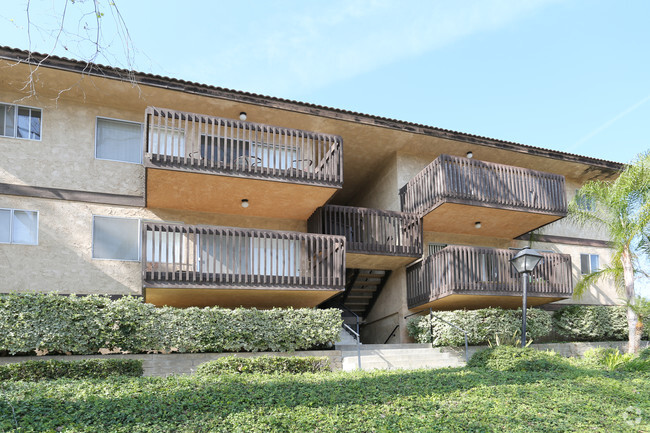 Building Photo - La Cresta Garden Apartments
