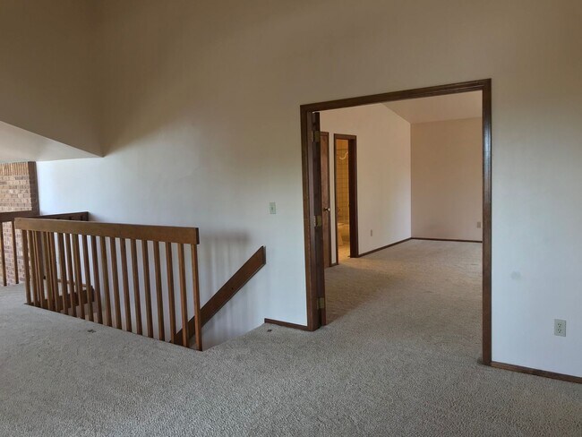 Building Photo - 5292 Cracker Barrel Cir
