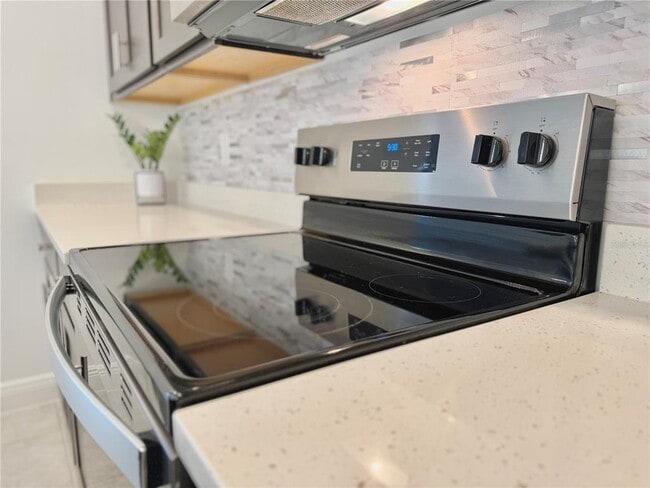 Building Photo - 2104 Axel St