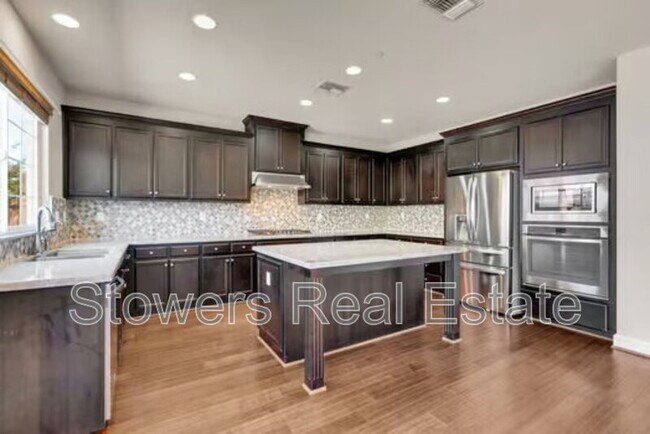 Building Photo - 521 N Miraloma Ct