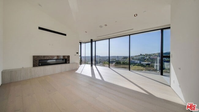 Building Photo - 8765 Hollywood Blvd