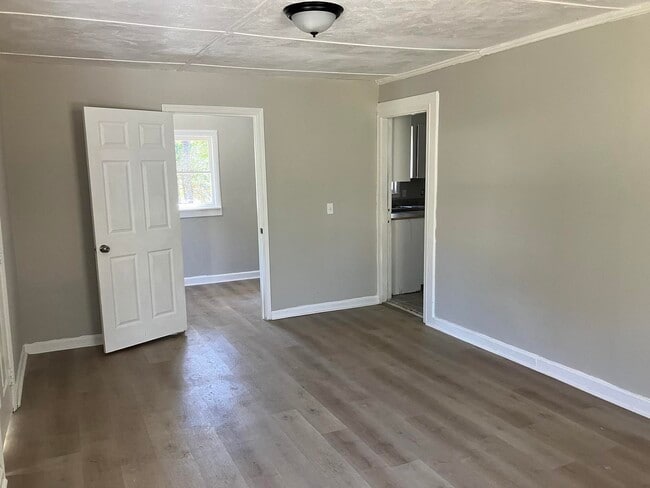 Building Photo - 2050 Cherokee Ct