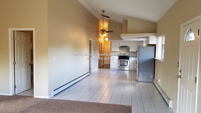 Building Photo - Updated 2 Bedroom 2 Bath House with Conven...