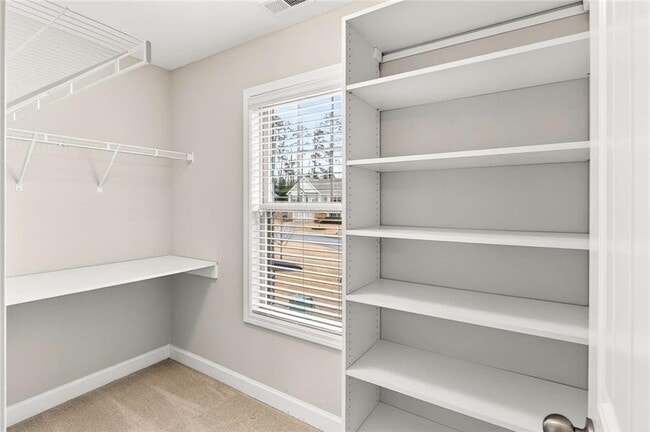 Building Photo - 4930 Alexandria Ave