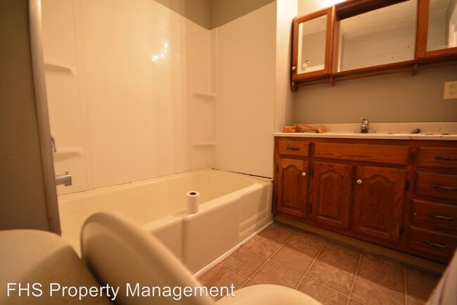 Building Photo - 202 N Scenic Ave